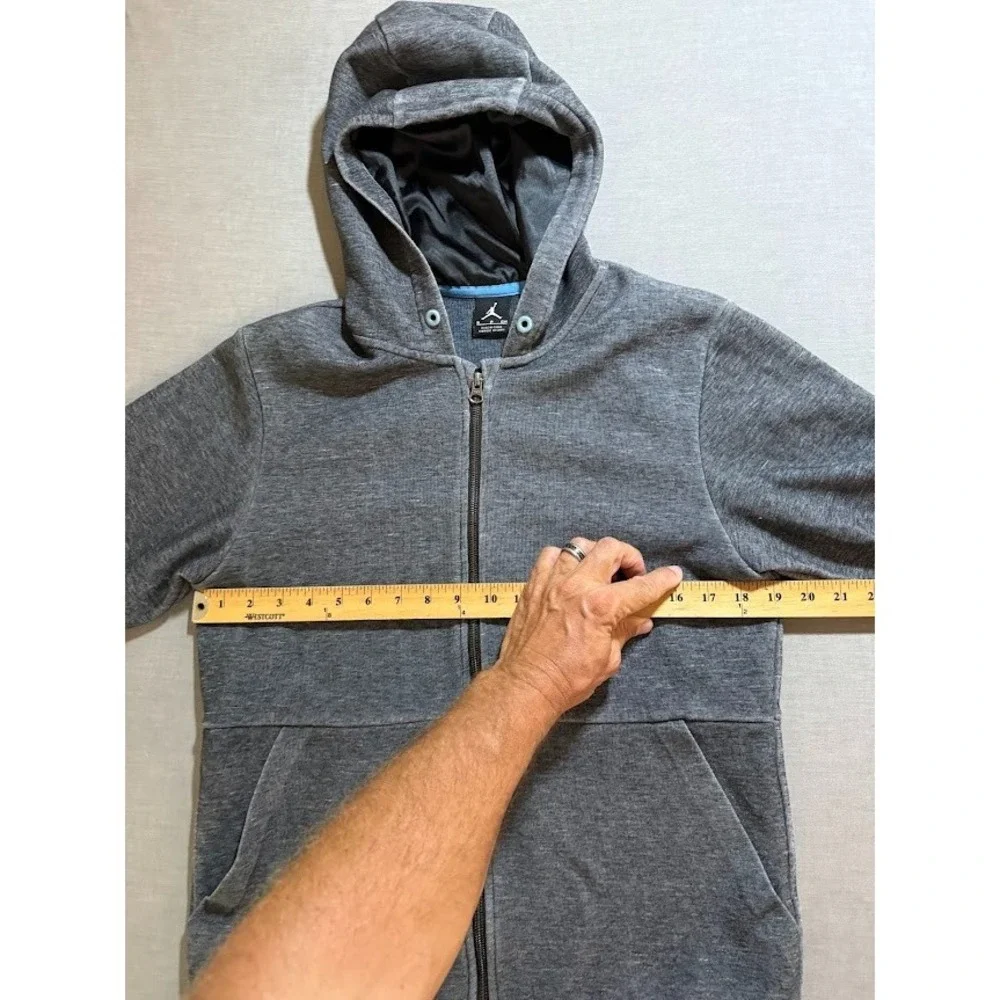 Jordan Jumpman Sweatshirt Adult Small Gray Zip Pocket Long Sleeves‎ Hoodie.